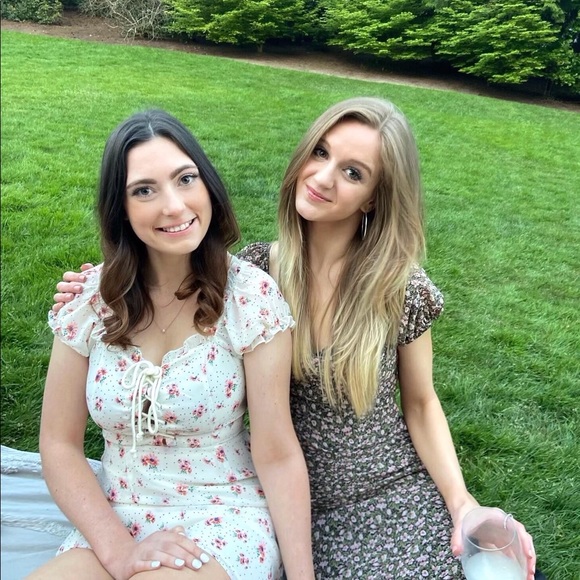 Meet your Posher, Sylvia - Picture 1 of 2